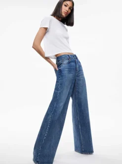 Cindy Classic Cropped Tee
